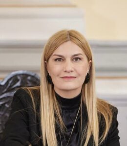 sevi-voloudaki Σέβη Βολουδάκη: Μετανάστευση, ακρίβεια, εργασία & οι ροές στην Κρήτη