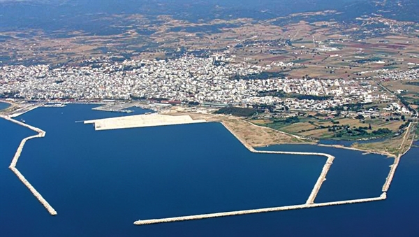 &Omicron; &Gamma;&iota;ά&nu;&nu;&eta;&sigmaf; &Zeta;&alpha;&mu;&pi;&omicron;ύ&kappa;&eta;&sigmaf; &delta;ή&mu;&alpha;&rho;&chi;&omicron;&sigmaf; &Alpha;&lambda;&epsilon;&xi;&alpha;&nu;&delta;&rho;&omicron;ύ&pi;&omicron;&lambda;&eta;&sigmaf; &mu;&iota;&lambda;ά&epsilon;&iota; &gamma;&iota;&alpha; &tau;&alpha; έ&rho;&gamma;&alpha; &sigma;&tau;&eta;&nu; &pi;ό&lambda;&eta; &tau;&omicron;&upsilon; 