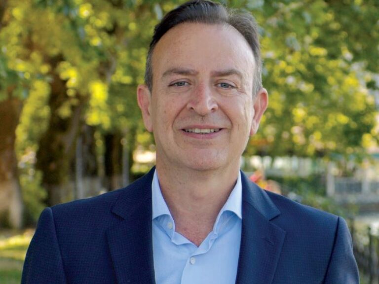 &Theta;&omega;&mu;ά&sigmaf; &Mu;&pi;έ&kappa;&alpha;&sigmaf;, &delta;ή&mu;&alpha;&rho;&chi;&omicron;&sigmaf; &Iota;&omega;&alpha;&nu;&nu;ί&nu;&omega;&nu;