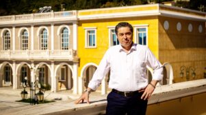 &Omicron; &Gamma;&iota;ώ&rho;&gamma;&omicron;&sigmaf; &Sigma;&tau;&alpha;&sigma;&iota;&nu;ό&pi;&omicron;&upsilon;&lambda;&omicron;&sigmaf; &mu;&iota;&lambda;ά&epsilon;&iota; &gamma;&iota;&alpha; &tau;&eta;&nu; &Zeta;ά&kappa;&upsilon;&nu;&theta;&omicron; &tau;&omicron;&upsilon; &sigma;ή&mu;&epsilon;&rho;&alpha; &kappa;&alpha;&iota; &tau;&omicron;&upsilon; &alpha;ύ&rho;&iota;&omicron;