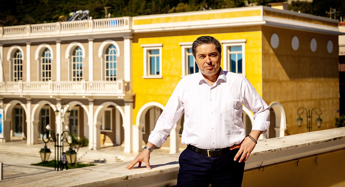 &Omicron; &Gamma;&iota;ώ&rho;&gamma;&omicron;&sigmaf; &Sigma;&tau;&alpha;&sigma;&iota;&nu;ό&pi;&omicron;&upsilon;&lambda;&omicron;&sigmaf; &mu;&iota;&lambda;ά&epsilon;&iota; &gamma;&iota;&alpha; &tau;&eta;&nu; &Zeta;ά&kappa;&upsilon;&nu;&theta;&omicron; &tau;&omicron;&upsilon; &sigma;ή&mu;&epsilon;&rho;&alpha; &kappa;&alpha;&iota; &tau;&omicron;&upsilon; &alpha;ύ&rho;&iota;&omicron;