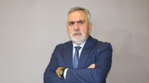 &Lambda;&epsilon;&omega;&nu;ί&delta;&alpha;&sigmaf; &Mu;&pi;&alpha;&kappa;&omicron;ύ&rho;&alpha;&sigmaf; &mu;&iota;&lambda;ά&epsilon;&iota; &gamma;&iota;&alpha; &tau;&eta;&nu; &alpha;&xi;&iota;&omicron;&pi;&omicron;ί&eta;&sigma;&eta; &tau;&omicron;&upsilon; &omicron;&rho;&upsilon;&kappa;&tau;&omicron;ύ &pi;&lambda;&omicron;ύ&tau;&omicron;&upsilon; &tau;&eta;&sigmaf; &Theta;&rho;ά&kappa;&eta;&sigmaf; &mu;&epsilon; &pi;&epsilon;&rho;&iota;&beta;&alpha;&lambda;&lambda;&omicron;&nu;&tau;&iota;&kappa;&omicron;ύ&sigmaf; ό&rho;&omicron;&upsilon;&sigmaf;