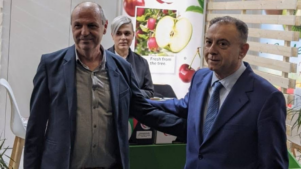 &Theta;&epsilon;ό&delta;&omega;&rho;&omicron;&sigmaf; &Rho;&iota;&zeta;&omicron;ύ&lambda;&eta;&sigmaf;, &epsilon;&pi;&iota;&kappa;&epsilon;&phi;&alpha;&lambda;ή&sigmaf; &mu;έ&iota;&zeta;&omicron;&nu;&omicron;&sigmaf; &alpha;&nu;&tau;&iota;&pi;&omicron;&lambda;ί&tau;&epsilon;&upsilon;&sigma;&eta;&sigmaf; &sigma;&tau;&omicron; &delta;ή&mu;&omicron; &Alpha;&gamma;&iota;ά&sigmaf;
