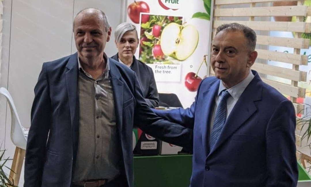 &Theta;&epsilon;ό&delta;&omega;&rho;&omicron;&sigmaf; &Rho;&iota;&zeta;&omicron;ύ&lambda;&eta;&sigmaf;, &epsilon;&pi;&iota;&kappa;&epsilon;&phi;&alpha;&lambda;ή&sigmaf; &mu;έ&iota;&zeta;&omicron;&nu;&omicron;&sigmaf; &alpha;&nu;&tau;&iota;&pi;&omicron;&lambda;ί&tau;&epsilon;&upsilon;&sigma;&eta;&sigmaf; &sigma;&tau;&omicron; &delta;ή&mu;&omicron; &Alpha;&gamma;&iota;ά&sigmaf;
